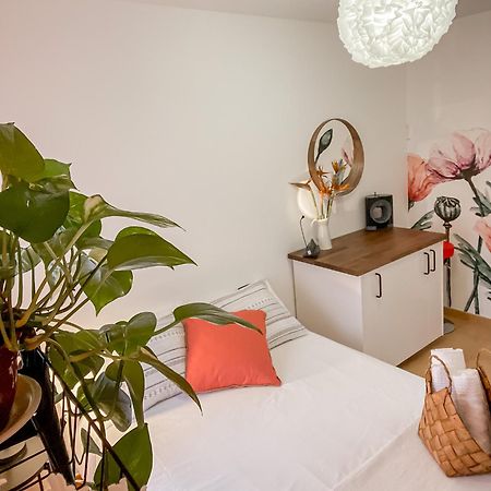Habitacion Privada + Bano Privado En La Vivienda Apartment คอร์ราเลโฮ ภายนอก รูปภาพ