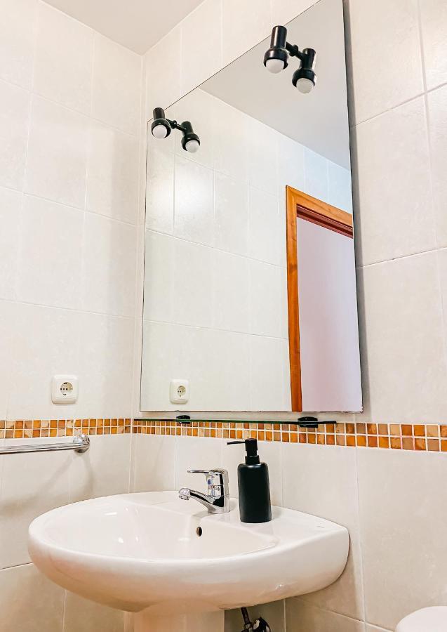 Habitacion Privada + Bano Privado En La Vivienda Apartment คอร์ราเลโฮ ภายนอก รูปภาพ